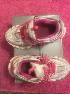 Balenciaga men White Sneakers with Pink Accents